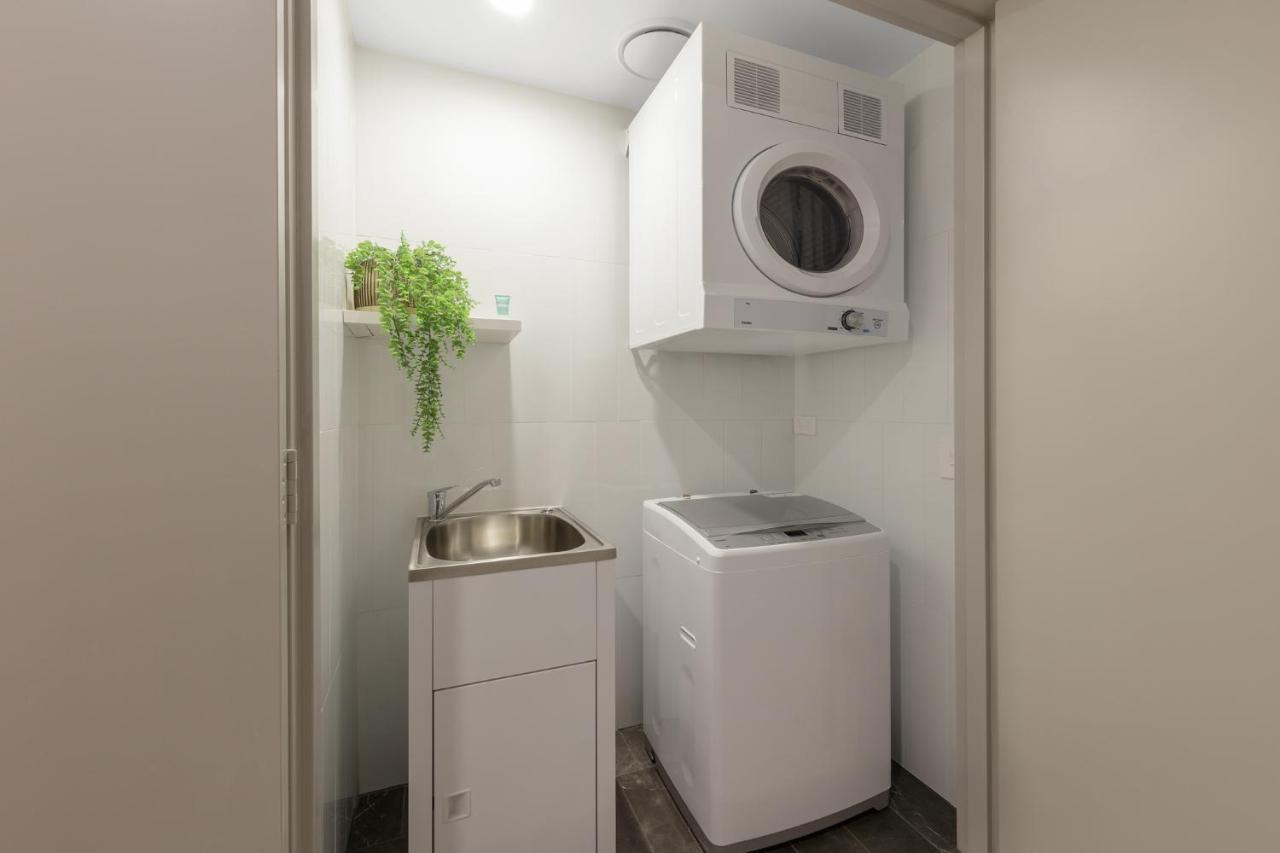 Meriton Suites Pitt Street, Sydney Exterior photo Laundry room