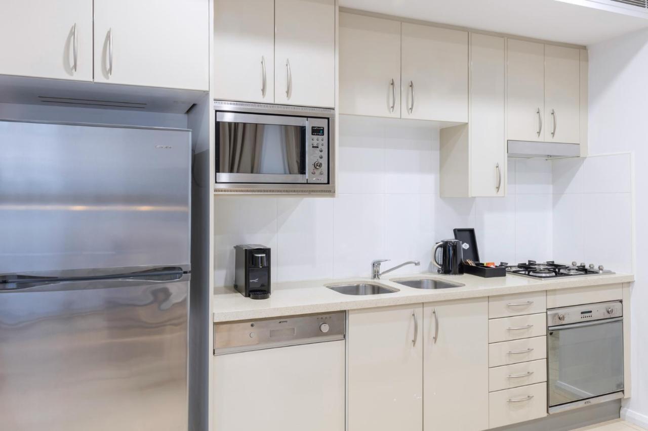 Meriton Suites Pitt Street, Sydney Exterior photo A typical kitchen in a student apartment