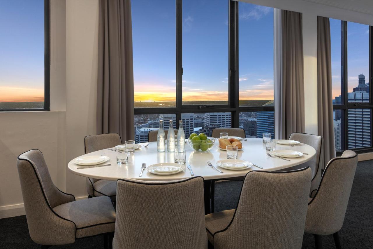 Meriton Suites Pitt Street, Sydney Exterior photo Dining room