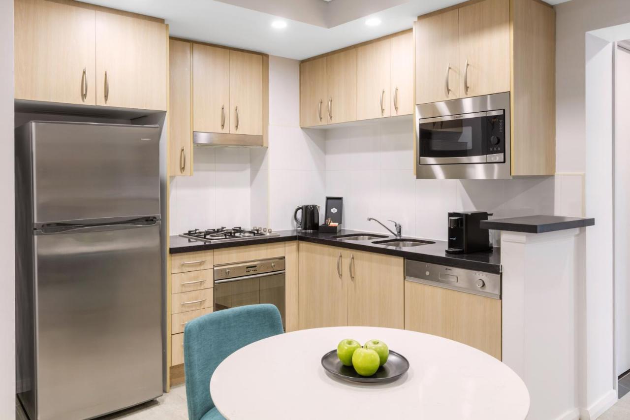 Meriton Suites Pitt Street, Sydney Exterior photo A typical kitchen in a student apartment